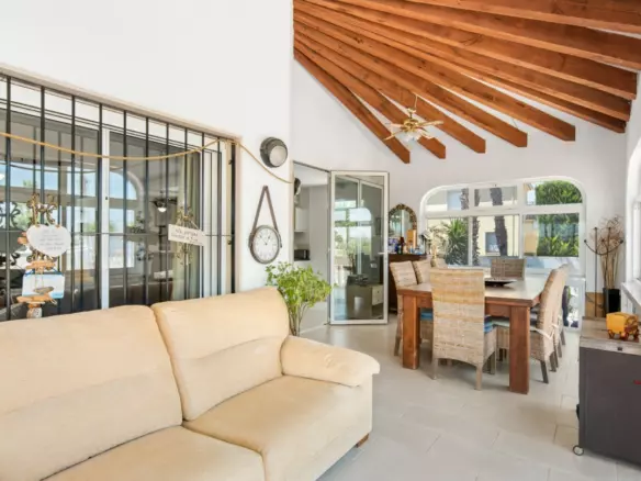 4-bedroom Property In Catral, Spain (540 M²)