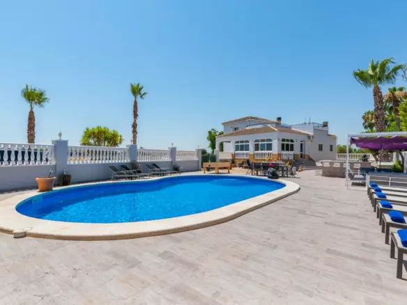 4-bedroom Property In Catral, Spain (540 M²)