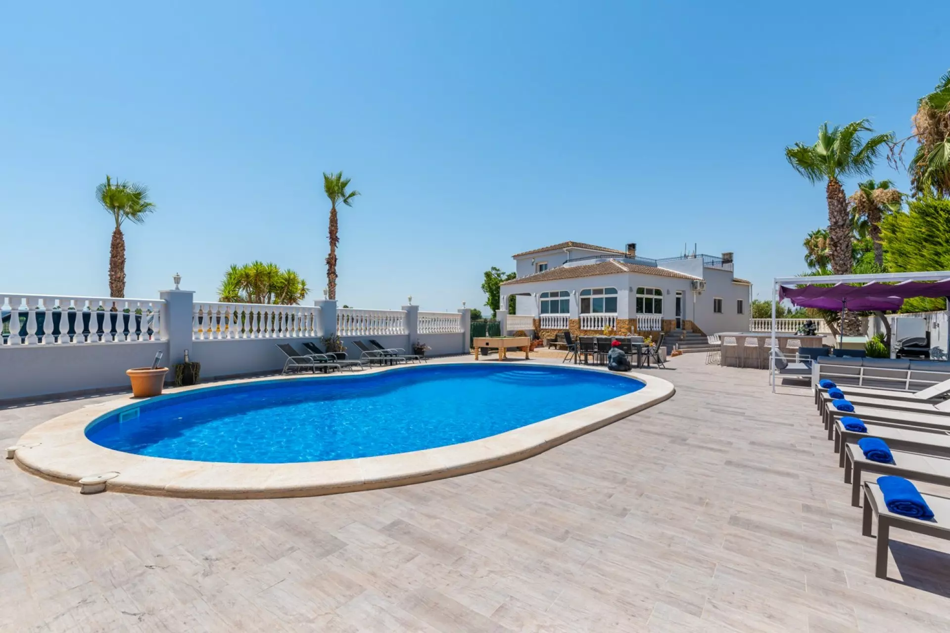 4-bedroom Property In Catral, Spain (540 M²)