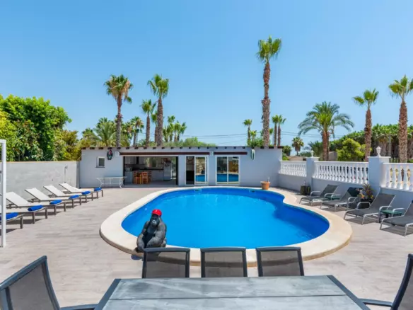 4-bedroom Property In Catral, Spain (540 M²)