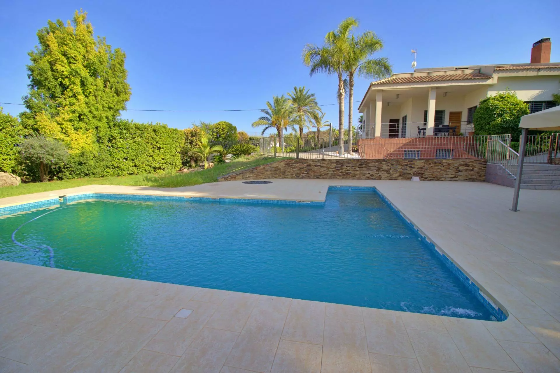 4-bedroom Villa In Elche, Spain (500 M²)