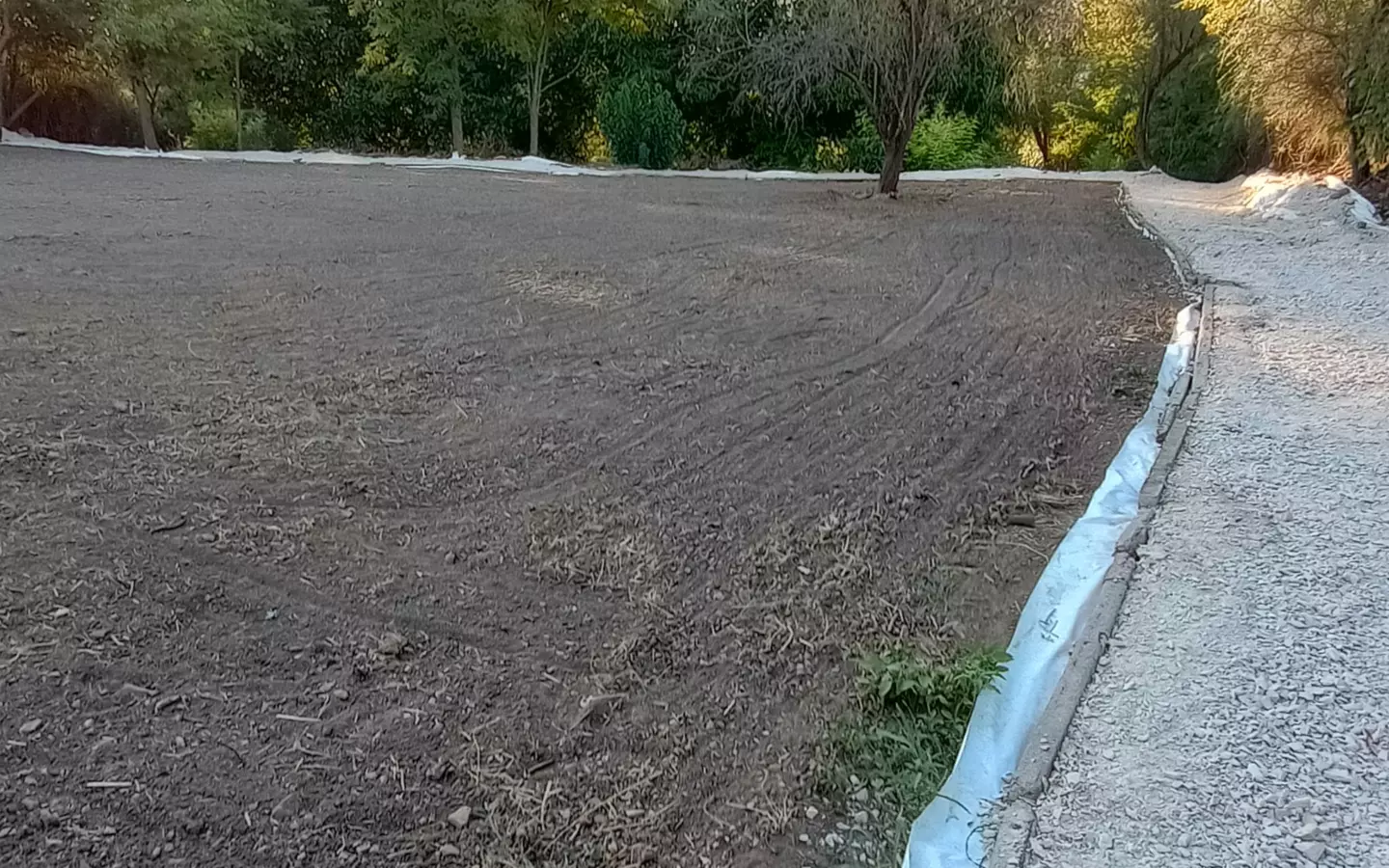 Sunny House By The River In Bulgaria – 1,900 M² Plot, Garage, Private Well & Renovation Potential