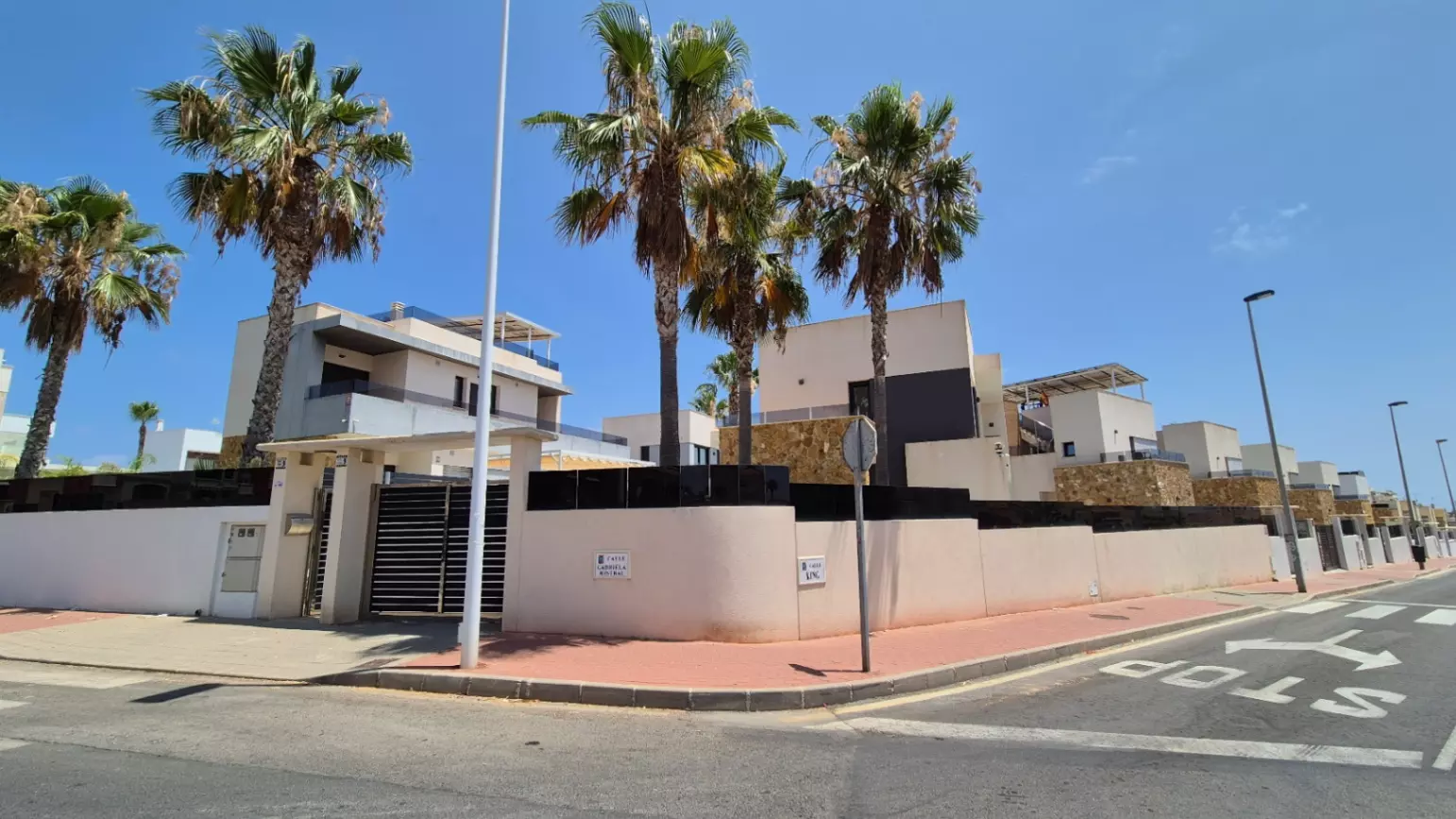 1680_6943d5f90f06d-6287e7 4-bedroom Villa In Torrevieja, Spain (205 M²)