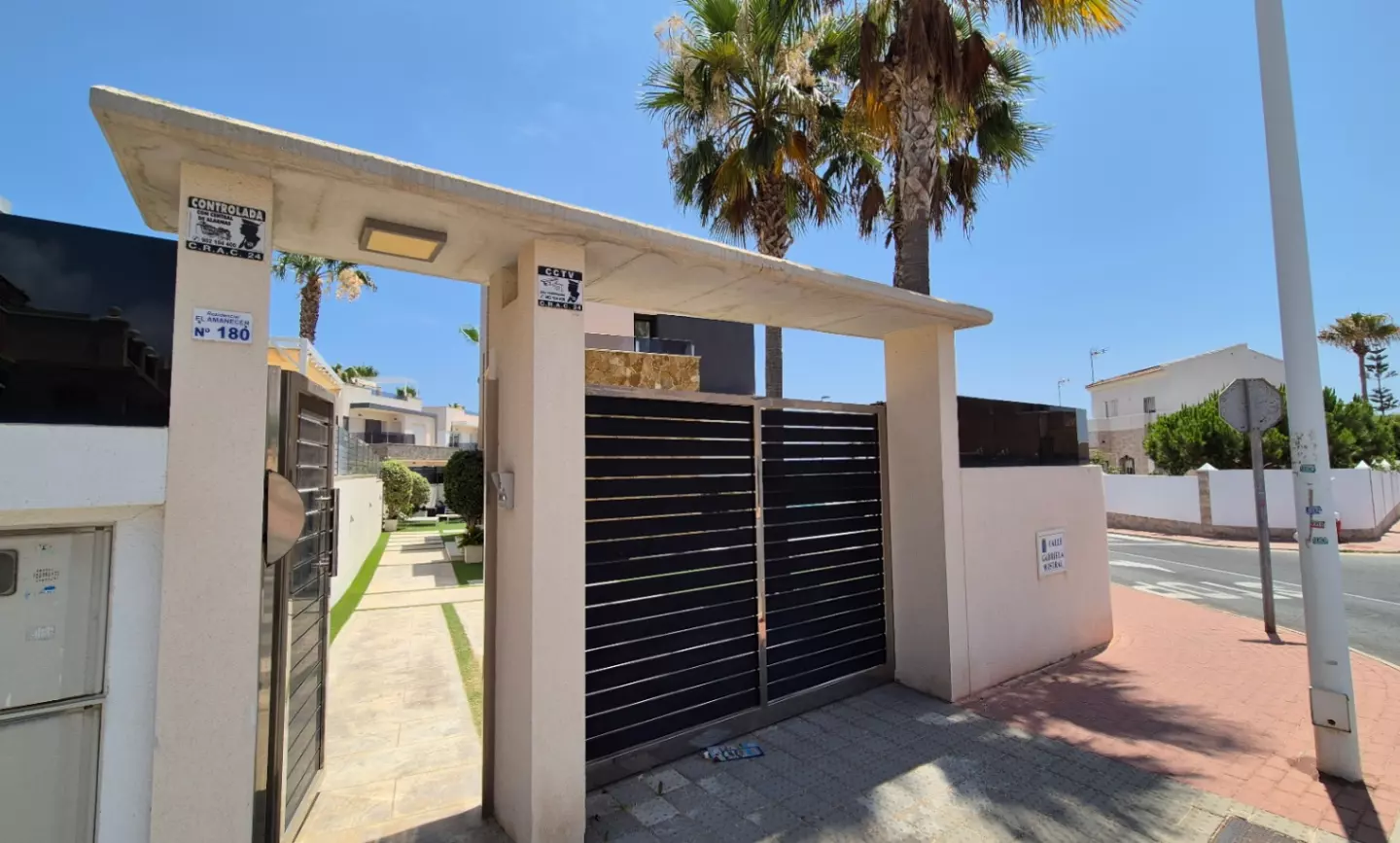 4-bedroom Villa In Torrevieja, Spain (205 M²)