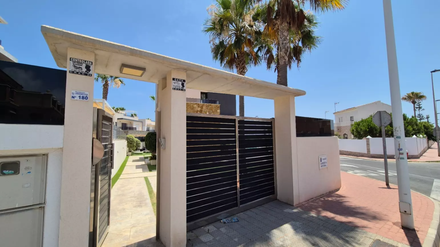 1683_6943d5f88d7a7-587946 4-bedroom Villa In Torrevieja, Spain (205 M²)