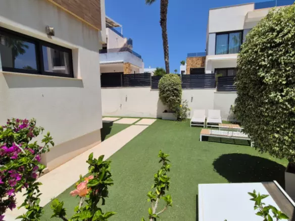 4-bedroom Villa In Torrevieja, Spain (205 M²)