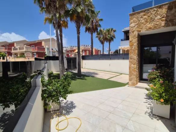 4-bedroom Villa In Torrevieja, Spain (205 M²)