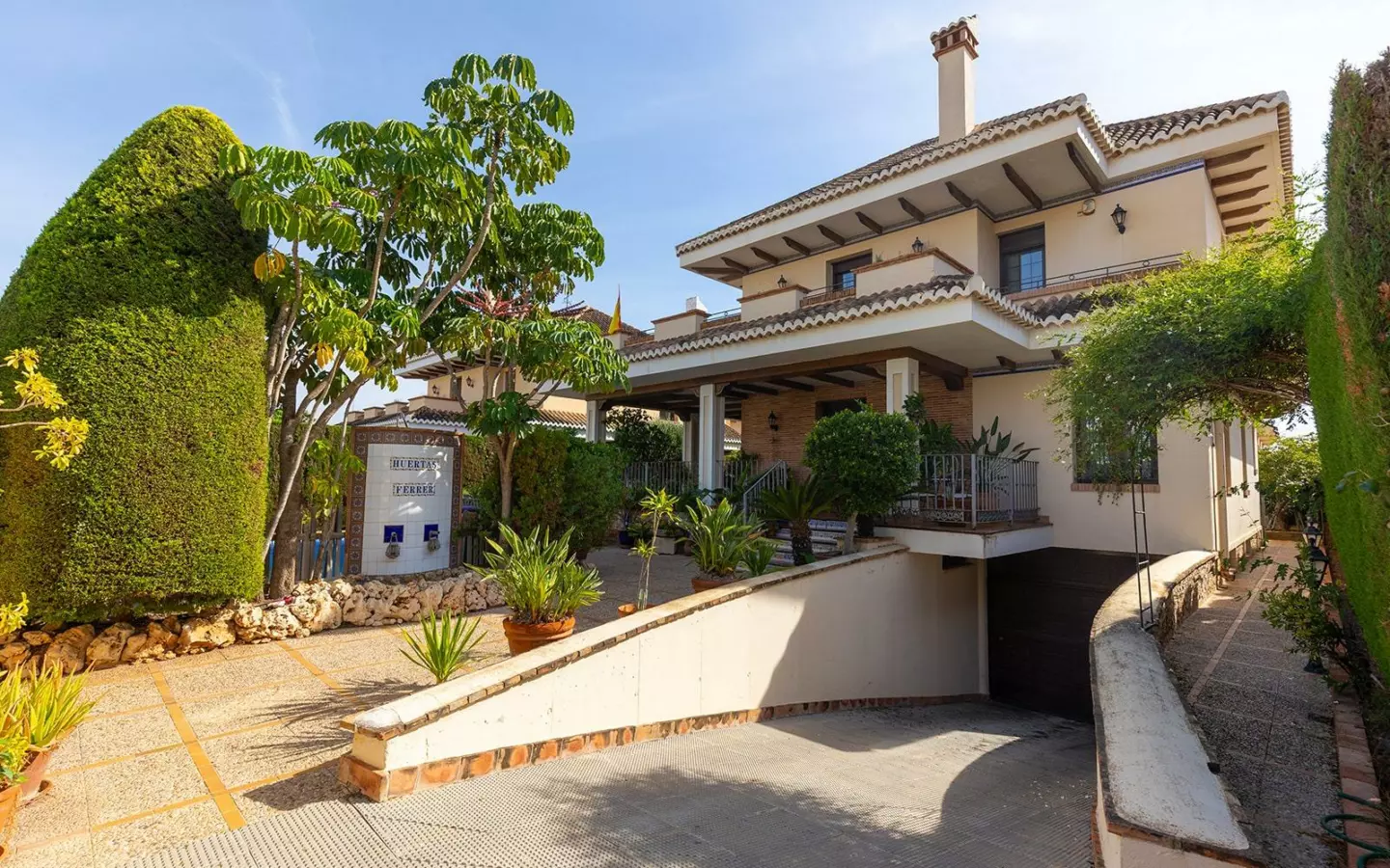 7-bedroom Villa In Torrevieja, Spain (800 M²)