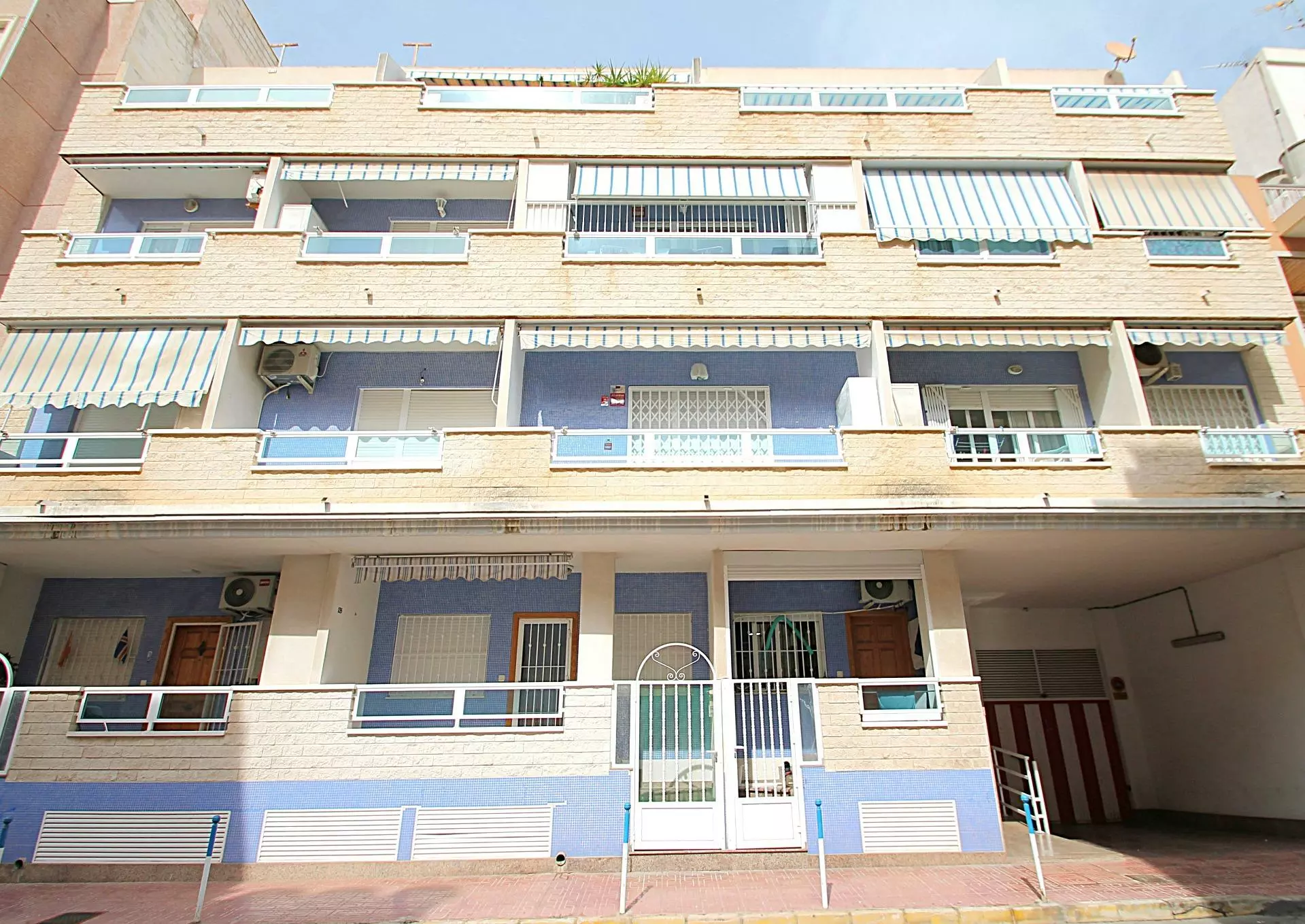 3-bedroom Apartment In Torrevieja, Spain (101 M²)