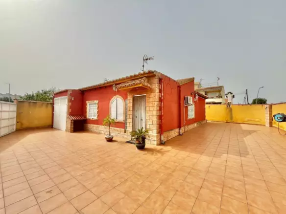 2-bedroom Villa In Torrevieja, Spain (120 M²)
