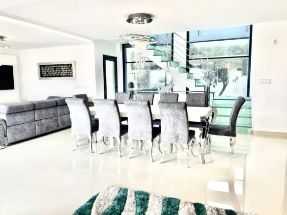5-bedroom Villa In San Miguel De Salinas, Spain (316 M²)