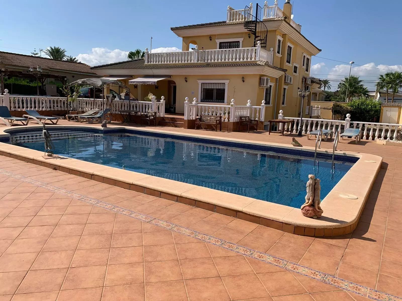 6-bedroom Villa In Torrevieja, Spain (340 M²)