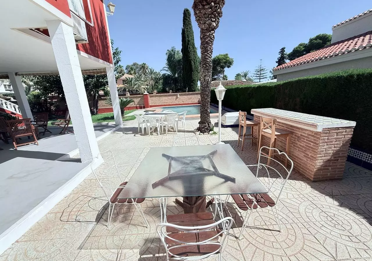 5-bedroom Villa In Pilar De La Horadada, Spain (280 M²)