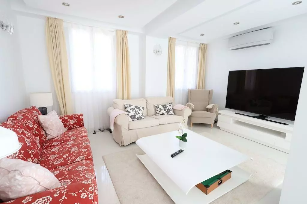 4-bedroom Villa In Cabo Roig, Spain (222 M²)