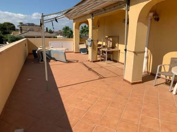 6-bedroom Villa In Torrevieja, Spain (340 M²)