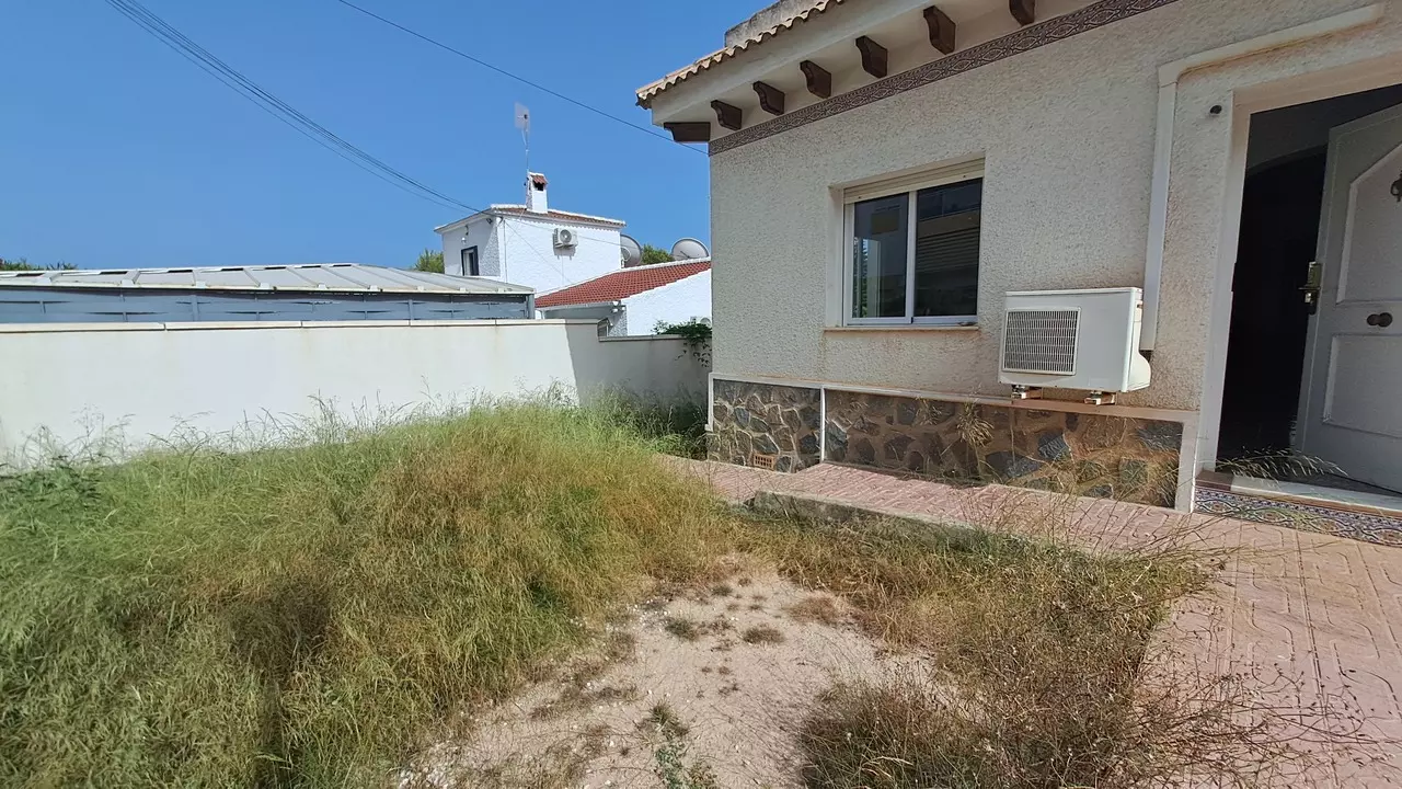 5-bedroom Villa In Villamartin, Spain (200 M²)