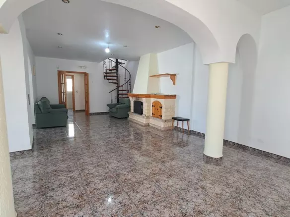 5-bedroom Villa In Villamartin, Spain (200 M²)
