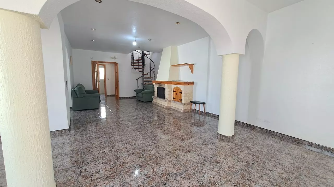 5-bedroom Villa In Villamartin, Spain (200 M²)
