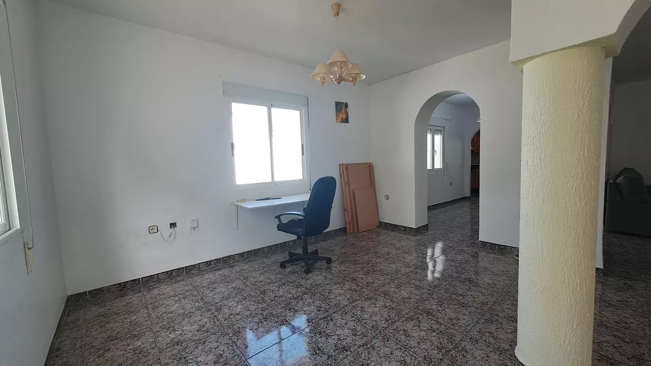 5-bedroom Villa In Villamartin, Spain (200 M²)