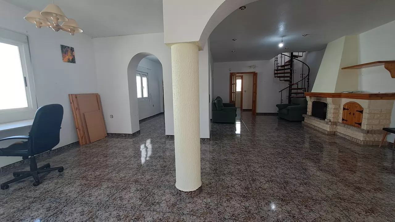 5-bedroom Villa In Villamartin, Spain (200 M²)