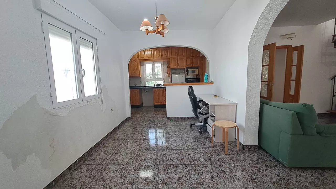 5-bedroom Villa In Villamartin, Spain (200 M²)