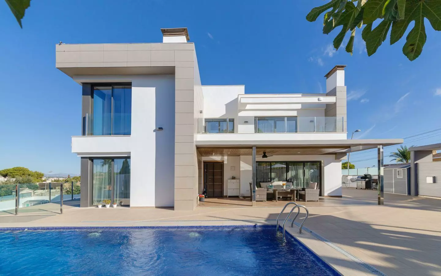 3-bedroom Villa In Torrevieja, Spain (461 M²)