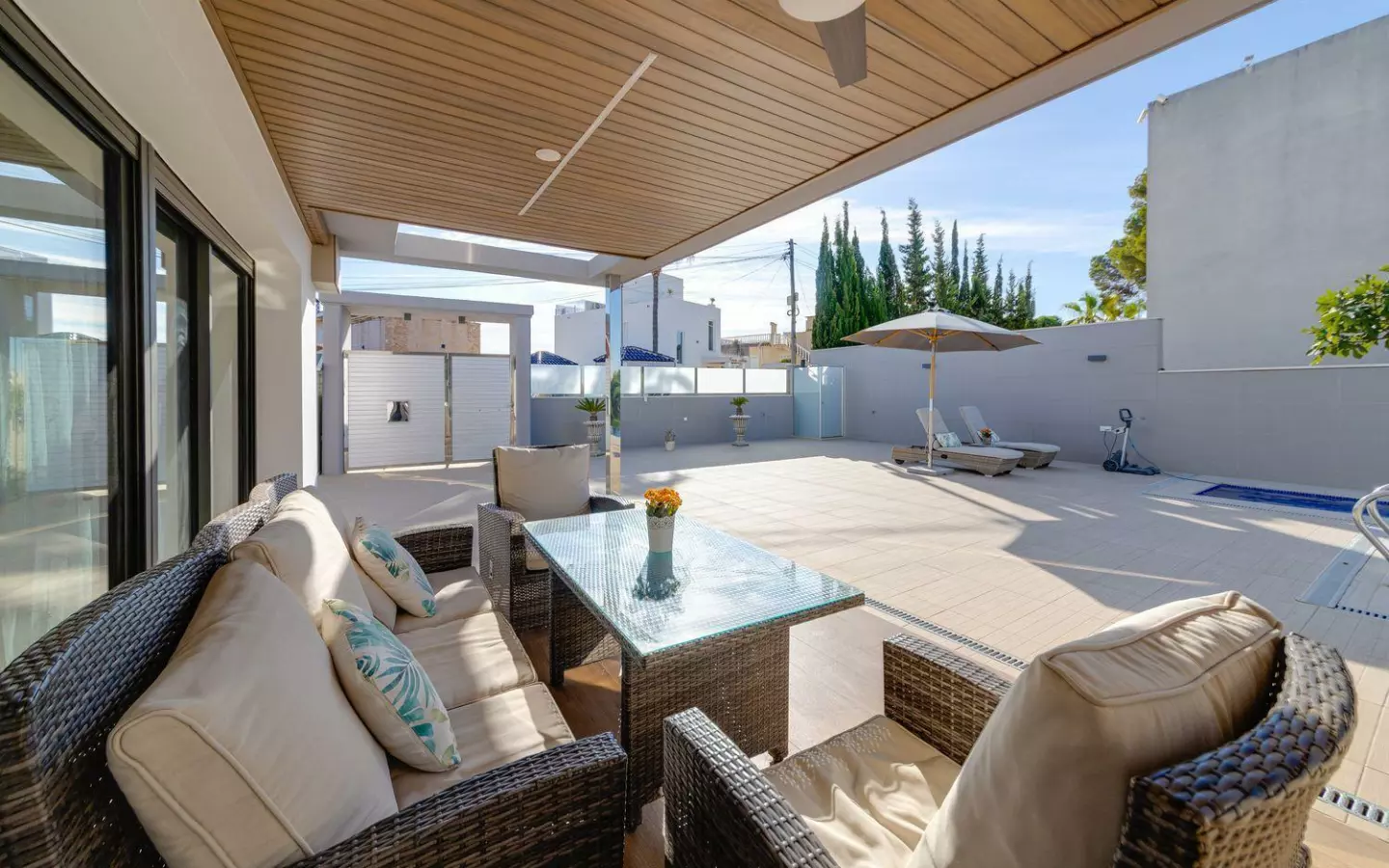 3-bedroom Villa In Torrevieja, Spain (461 M²)