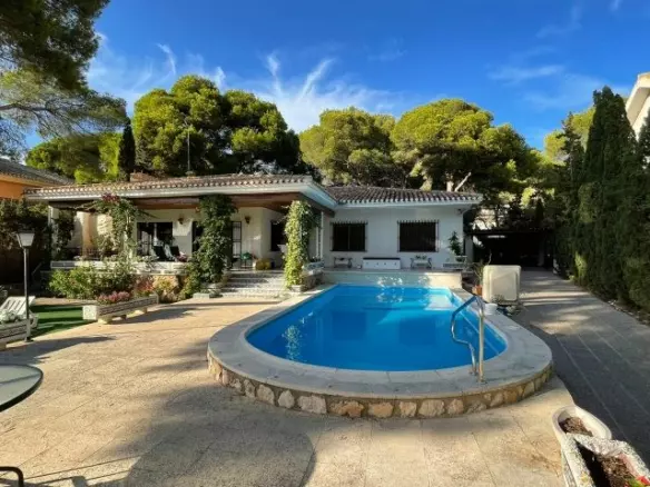6-bedroom Villa In Pilar De La Horadada, Spain (250 M²)
