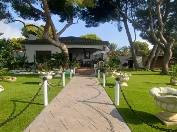 3-bedroom Villa In Orihuela Costa, Spain (250 M²)