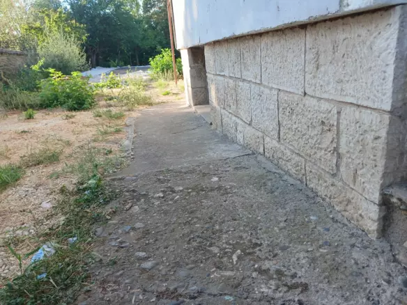 Sunny House By The River In Bulgaria – 1,900 M² Plot, Garage, Private Well & Renovation Potential