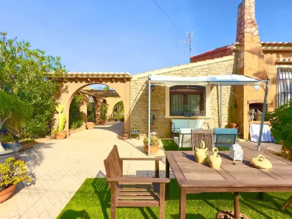 3-bedroom Villa In Torrevieja, Spain (138 M²)