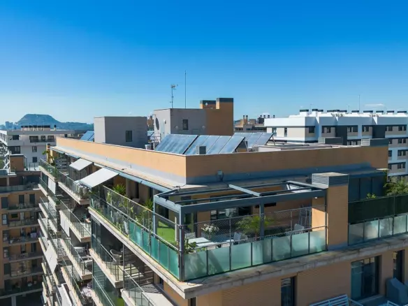 3-bedroom Penthouse In Alicante, Spain (165 M²)