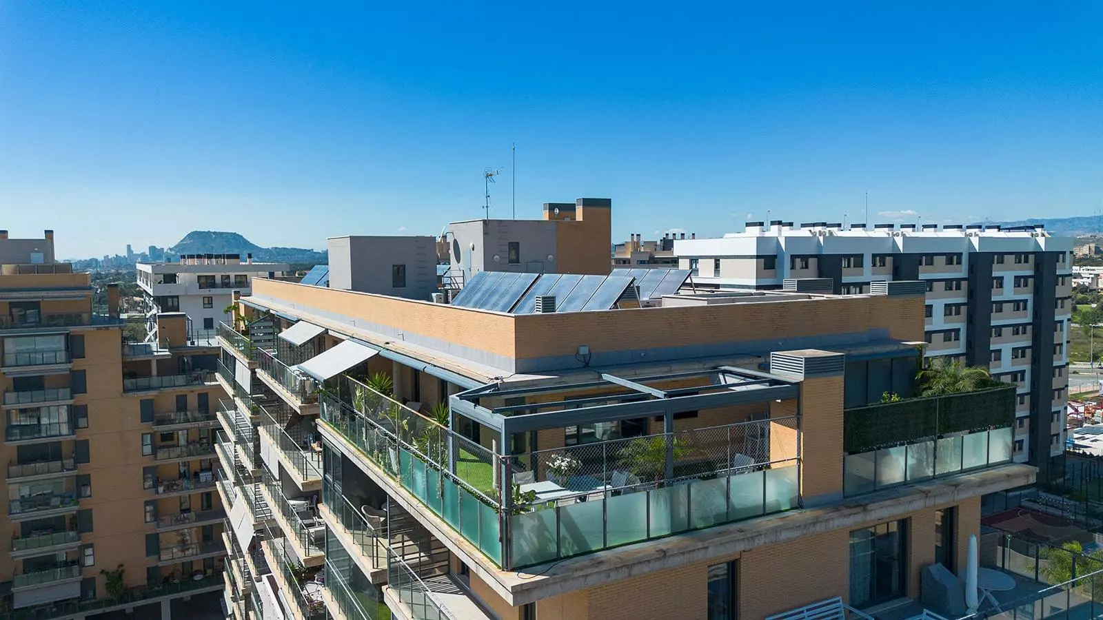3-bedroom Penthouse In Alicante, Spain (165 M²)