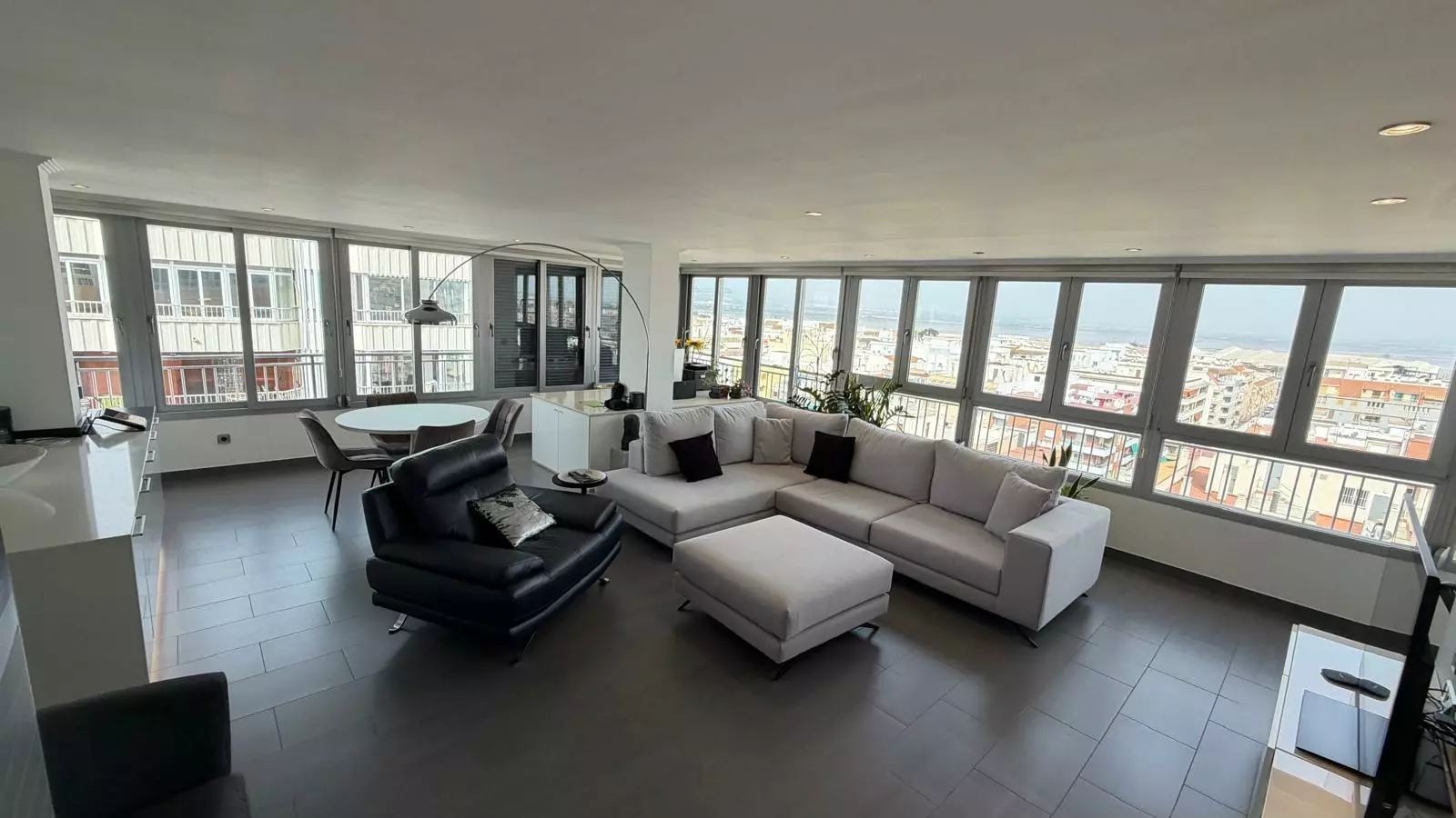 2-bedroom Apartment In Torrevieja, Spain (94 M²)