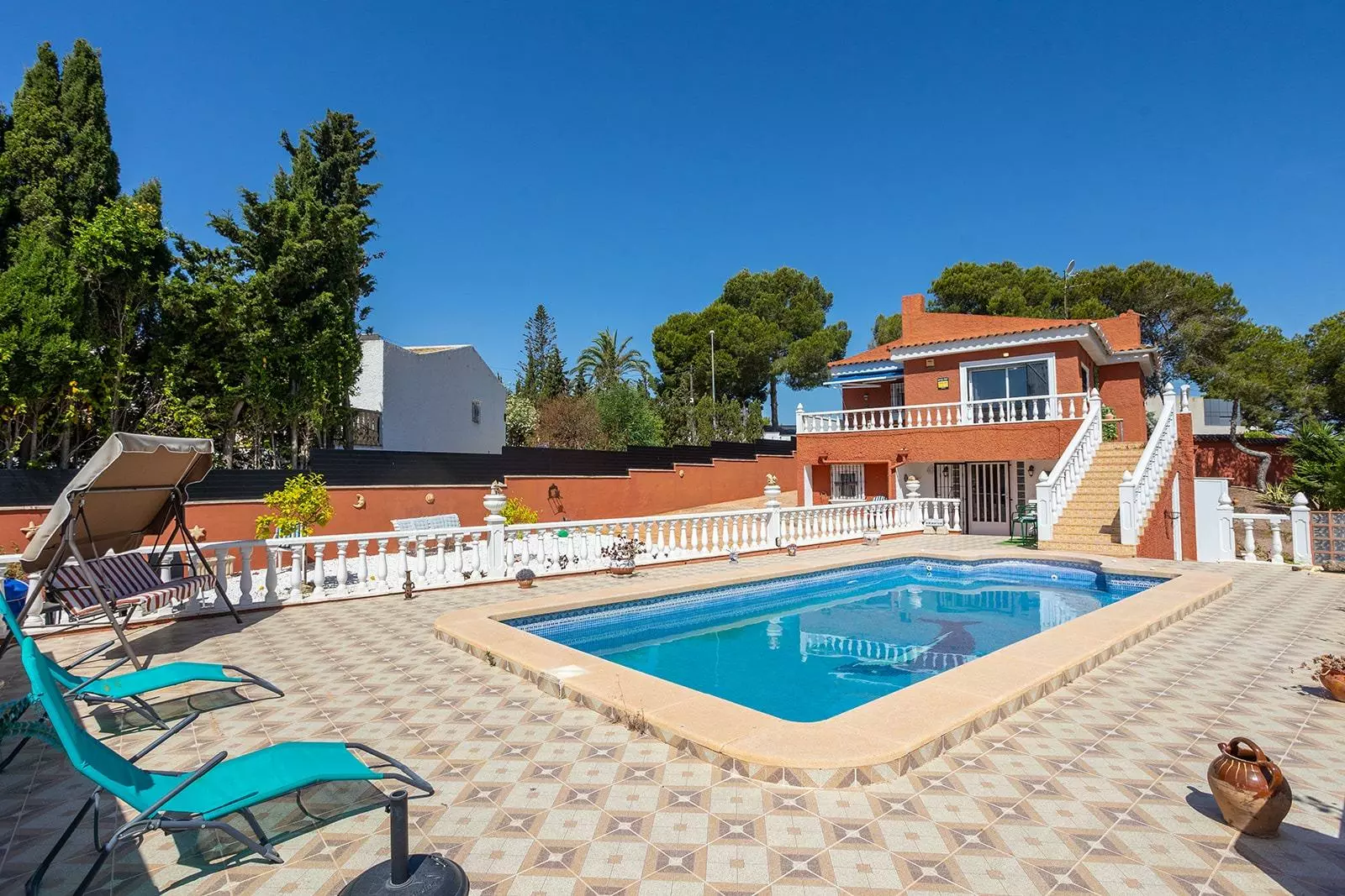 4-bedroom Villa In Torrevieja, Spain (150 M²)