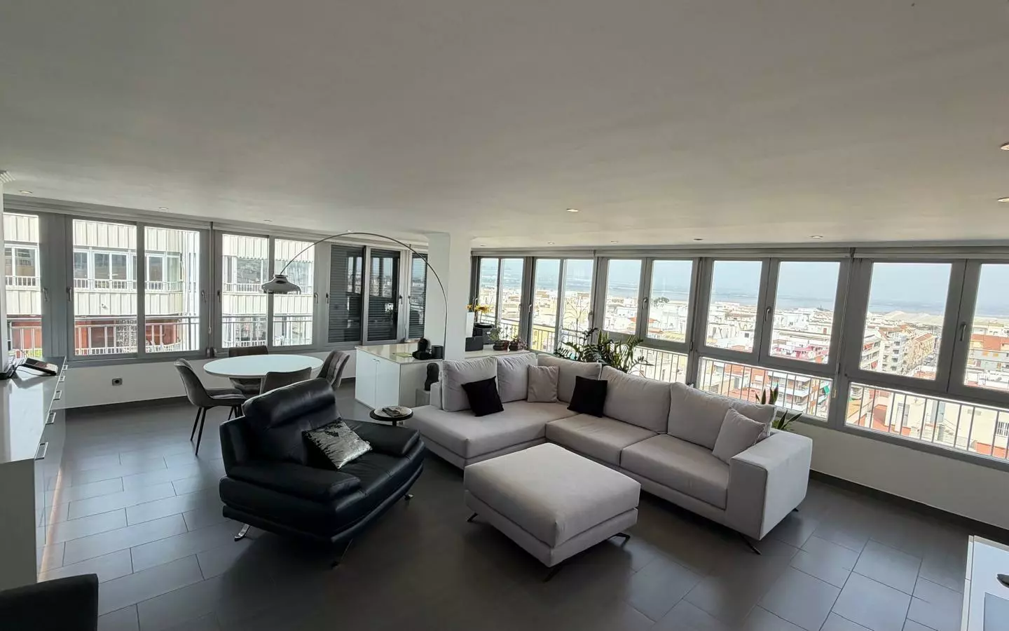 2-bedroom Apartment In Torrevieja, Spain (94 M²)