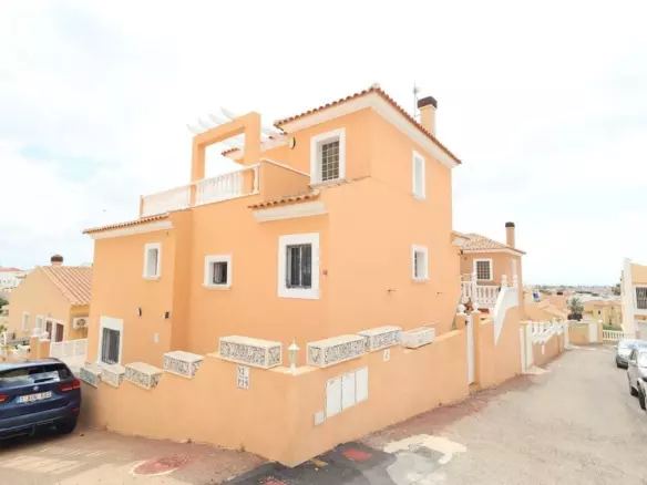 5-bedroom Villa In San Miguel De Salinas, Spain (208 M²)