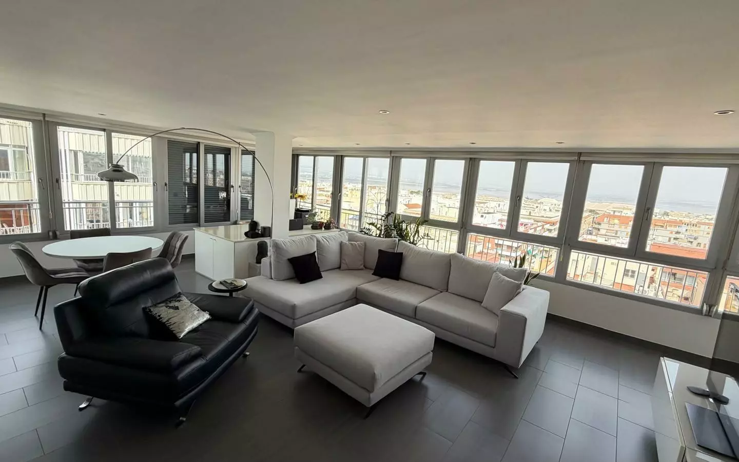 2-bedroom Apartment In Torrevieja, Spain (94 M²)