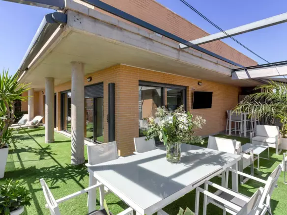 3-bedroom Penthouse In Alicante, Spain (165 M²)