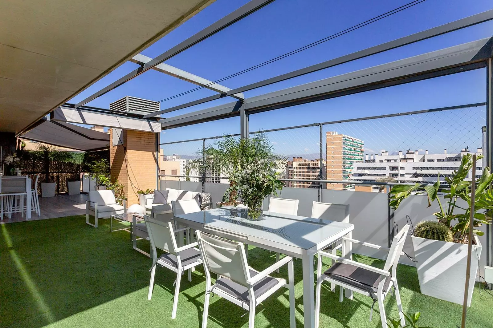 3-bedroom Penthouse In Alicante, Spain (165 M²)