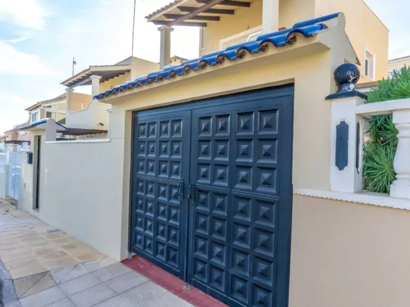 3-bedroom Town House In San Miguel De Salinas, Spain (130 M²)
