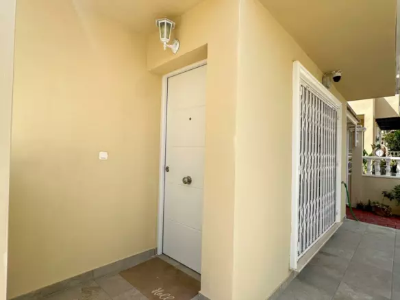 3-bedroom Town House In San Miguel De Salinas, Spain (130 M²)