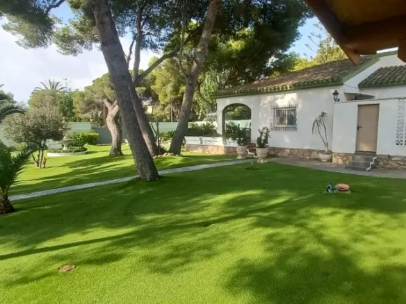 3-bedroom Villa In Orihuela Costa, Spain (250 M²)