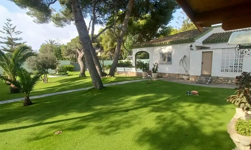 3-bedroom Villa In Orihuela Costa, Spain (250 M²)
