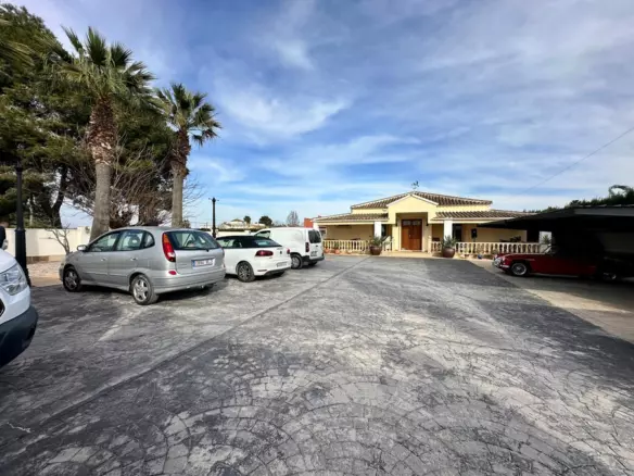 6-bedroom Villa In Almoradi, Spain (299 M²)
