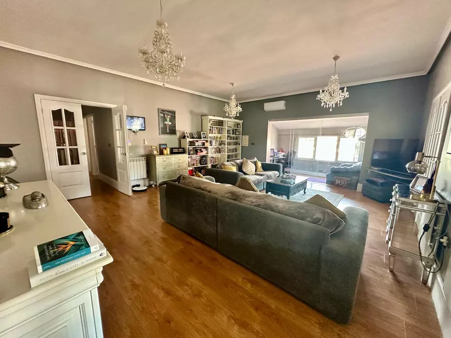 6-bedroom Villa In Almoradi, Spain (299 M²)