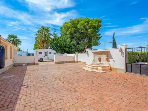 6-bedroom Villa In Almoradi, Spain (299 M²)