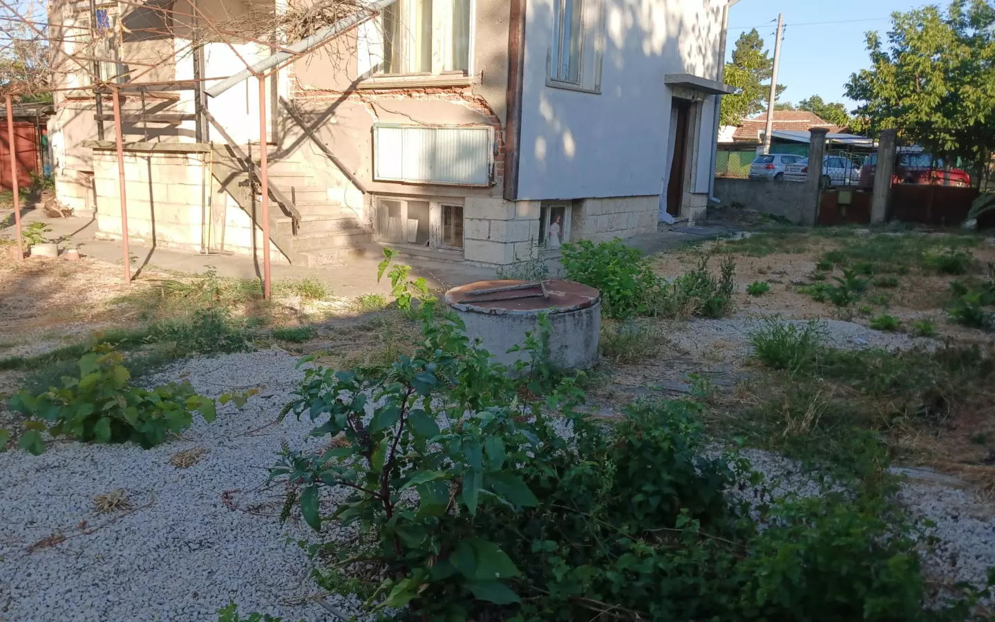 Sunny House By The River In Bulgaria – 1,900 M² Plot, Garage, Private Well & Renovation Potential