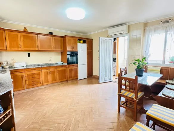 3-bedroom Apartment In Torrevieja, Spain (145 M²)