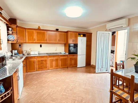 3-bedroom Apartment In Torrevieja, Spain (145 M²)